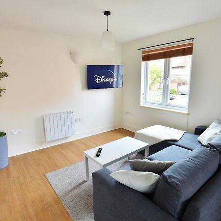 Stylish 2Br Flat - 2 Free Parking Spaces - Near Lgw Airport Crawley Kültér fotó
