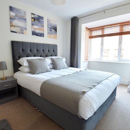 Stylish 2Br Flat - 2 Free Parking Spaces - Near Lgw Airport Crawley Kültér fotó