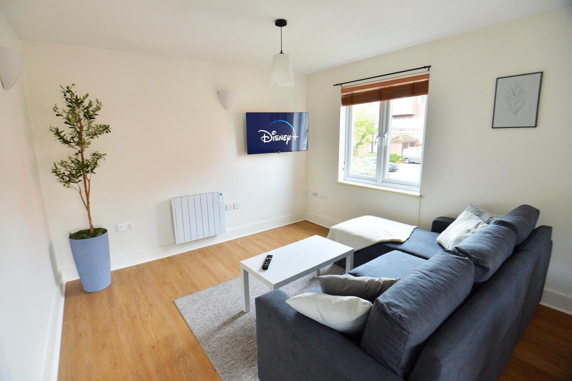Stylish 2Br Flat - 2 Free Parking Spaces - Near Lgw Airport Crawley Kültér fotó