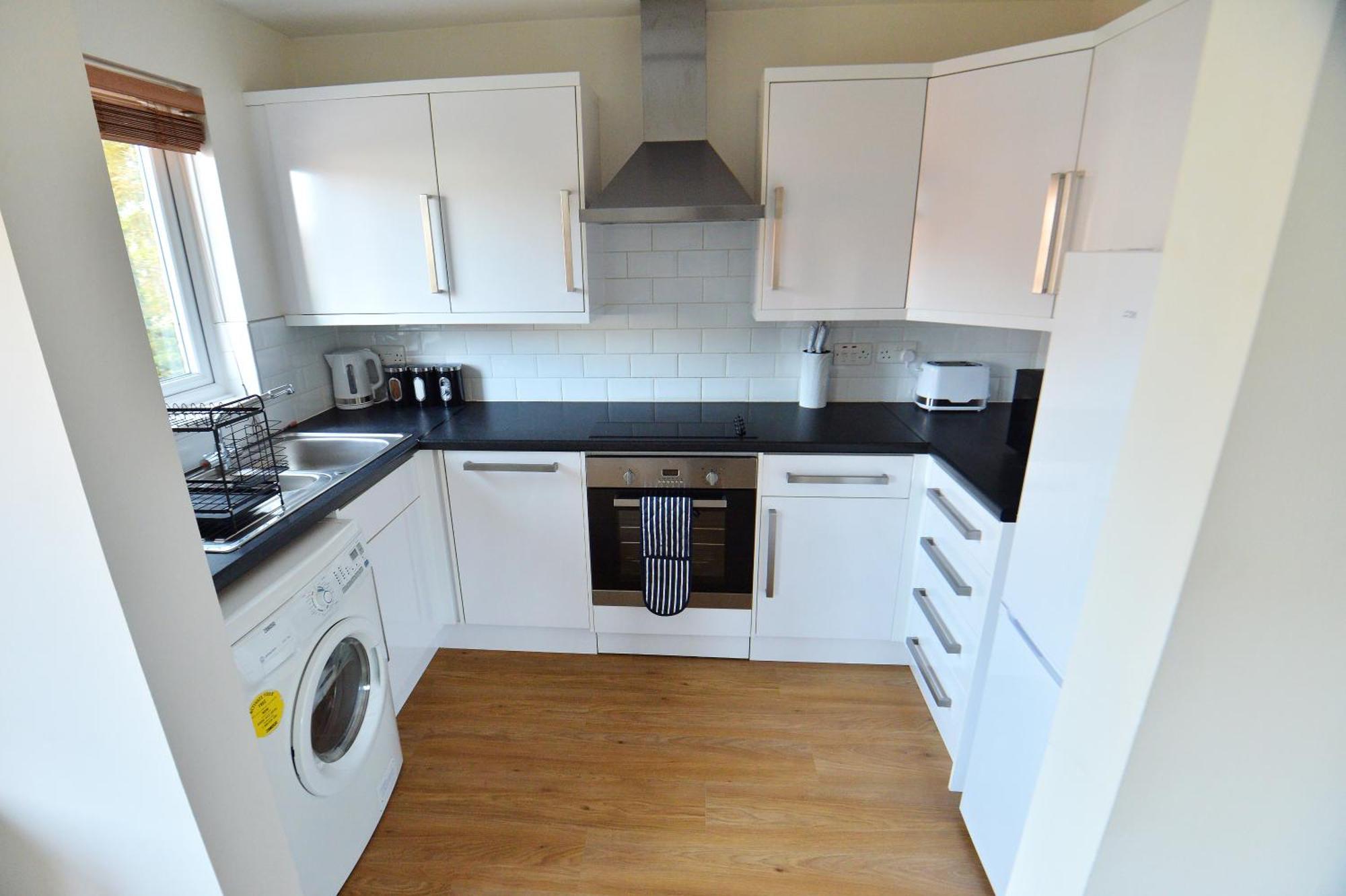 Stylish 2Br Flat - 2 Free Parking Spaces - Near Lgw Airport Crawley Kültér fotó