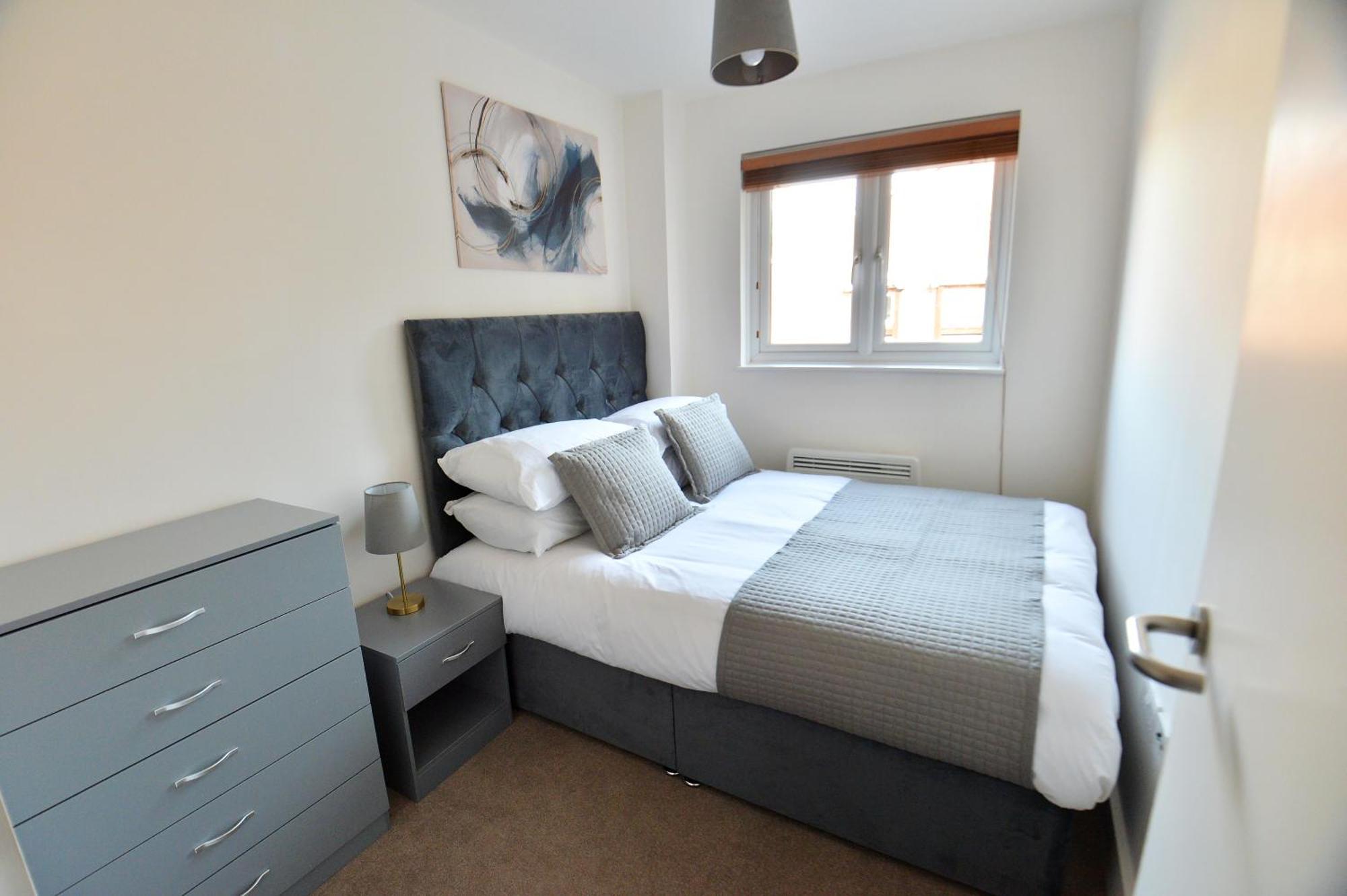 Stylish 2Br Flat - 2 Free Parking Spaces - Near Lgw Airport Crawley Kültér fotó