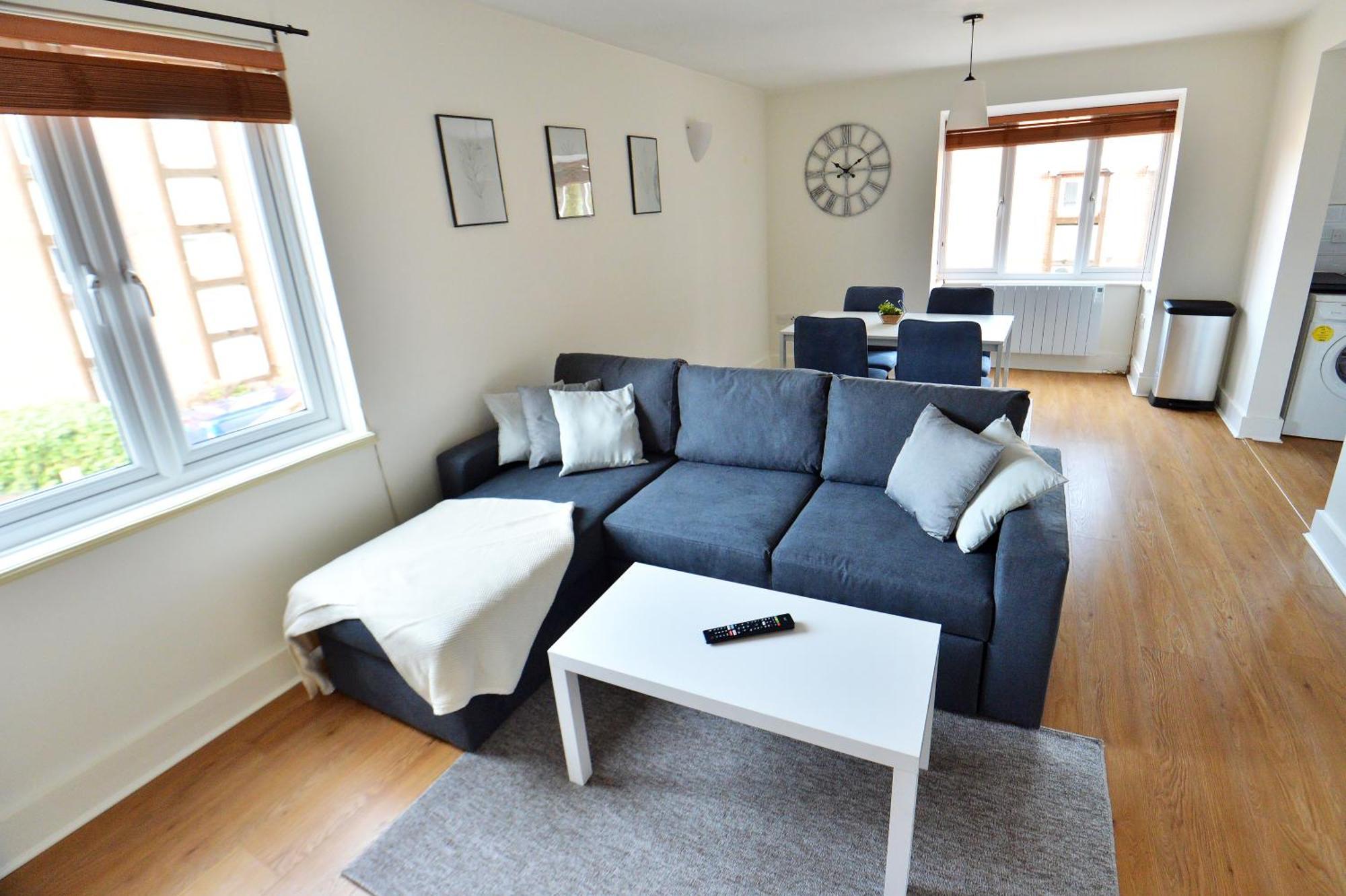 Stylish 2Br Flat - 2 Free Parking Spaces - Near Lgw Airport Crawley Kültér fotó